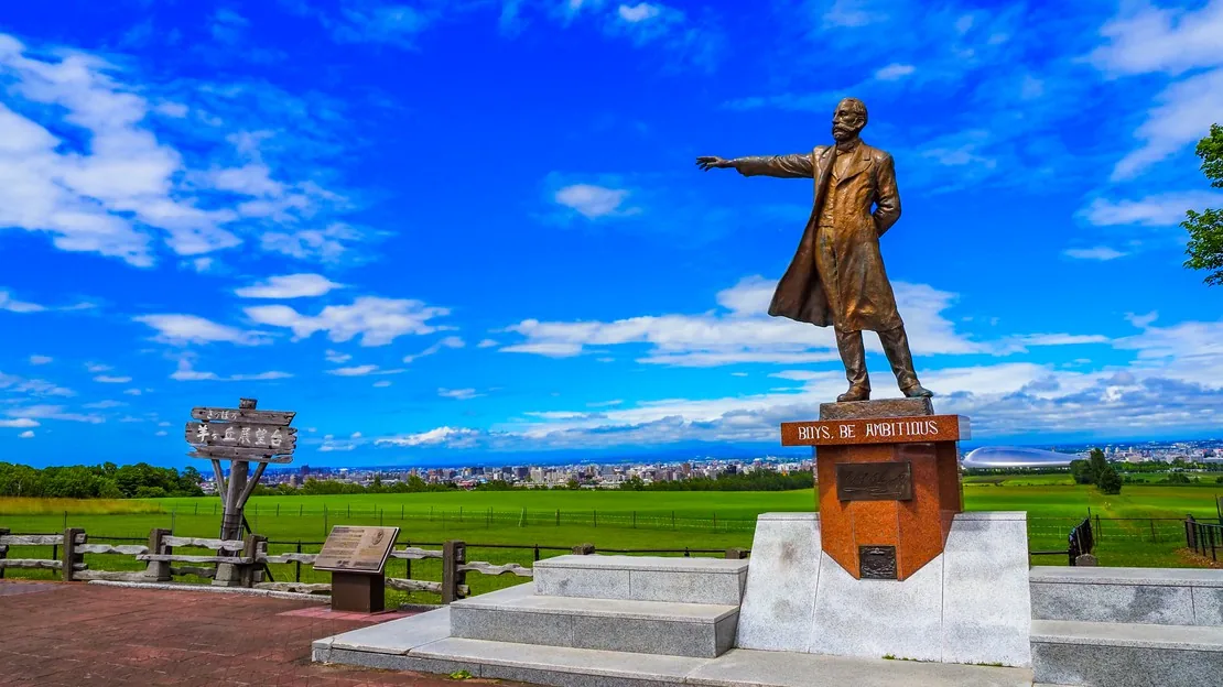 New Chitose Airport to Sapporo Private Transfer with Sightseeing (6 Hours)｜Shiroi Koibito Park・Odori Park・TV Tower・Clock Tower